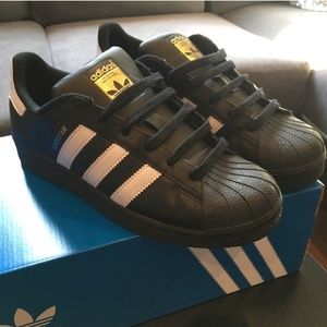 Adidas superstar black and white